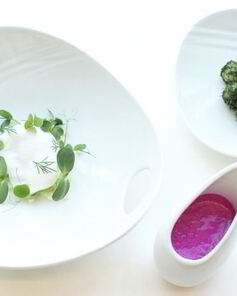 Холодный свекольник со свежим огурцом и горячий картофель с укропом