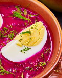 Свекольник из свежей свеклы со шпинатом