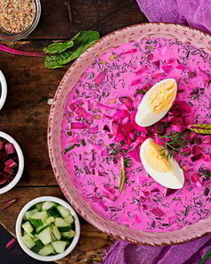 Свекольник на кефире с базиликом, ботвой и салатом