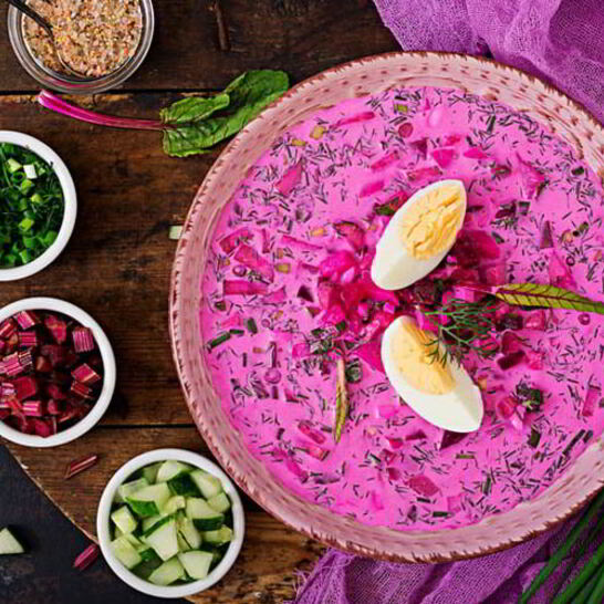 Рецепт свекольника на кефире с базиликом, ботвой и салатом