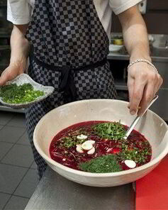 Свекольник с перепелиными яйцам