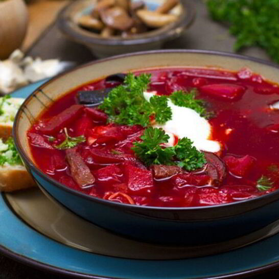 Рецепт теплого свекольника с мясом и ботвой