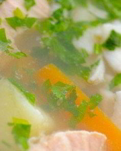 Уха из тилапии с перловкой