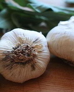 Зимний суп с чесноком и шалфеем