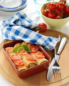 Блинчики с мясной начинкой болоньезе