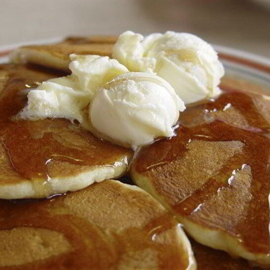 Рецепт сметанных блинов с кленовым сиропом