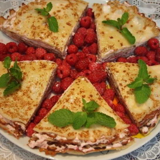 Рецепт заварных блинчиков с творогом и малиной