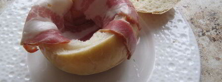 булочки с беконом и яйцом. Шаг 4