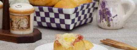 булочки с беконом и яйцом. Шаг 8