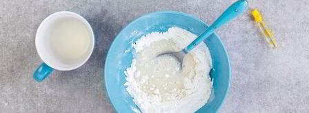 булочки с корицей из слоеного теста. Шаг 13