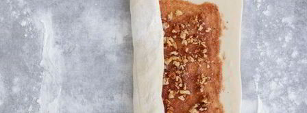 булочки с корицей из слоеного теста. Шаг 9