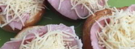 горячие булочки с яйцом, сыром и ветчиной на завтрак. Шаг 6