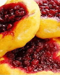 Ватрушки с брусникой