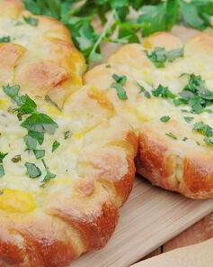 Ватрушки с творогом, брынзой и зеленью