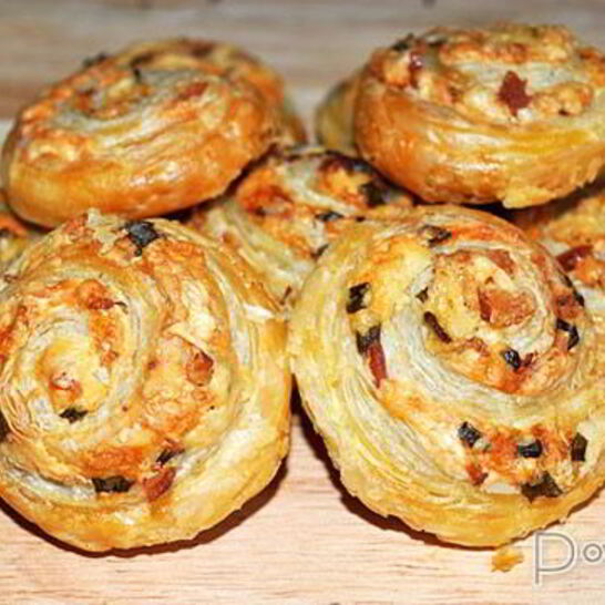 Рецепт закусочных булочек с беконом и сыром