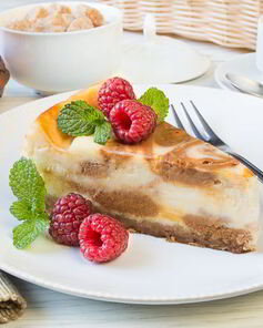 Карамельный мраморный чизкейк