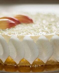 Королевский чизкейк с фруктовым пюре и ягодами