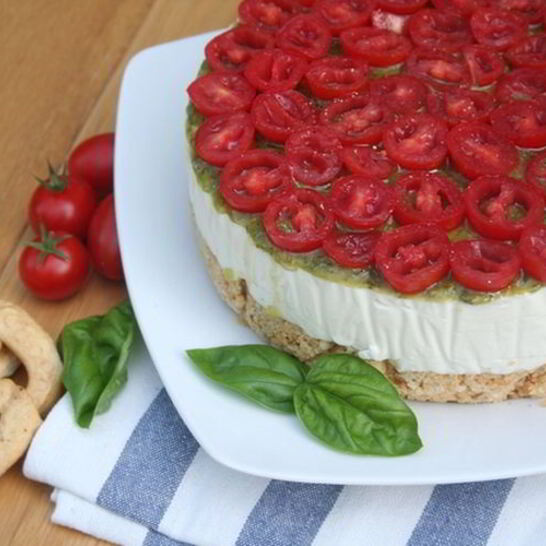 Рецепт сырного чизкейка с томатным соусом