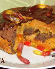 Гнилостный червивый кекс на Halloween