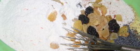 кекс на кефире с маком, шафраном и цукатами. Шаг 4