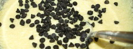 кекс с вяленой вишней, арахисом и шоколадом. Шаг 3