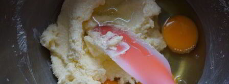 творожные кексы со сгущенкой. Шаг 3