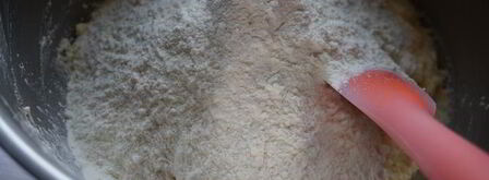 творожные кексы со сгущенкой. Шаг 5