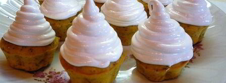 тыквенно-маковые кексы с воздушным кремом веселые привидения. Шаг 11