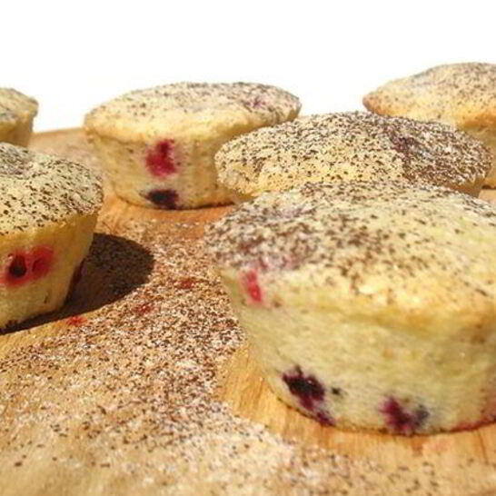 Рецепт воздушных кексов со смородиной