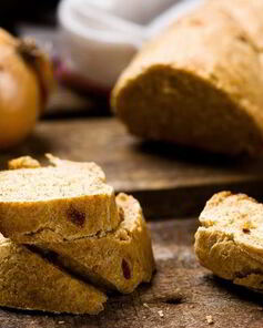 Багет с морковными отрубями и жареным луком