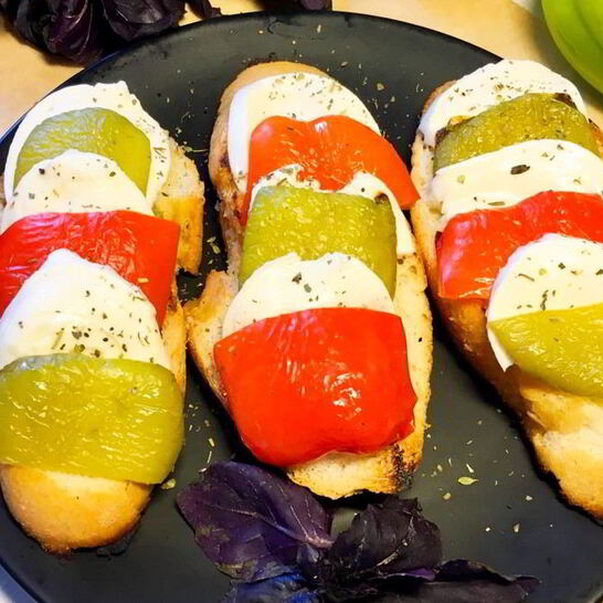 Рецепт багета с моцареллой и перцем