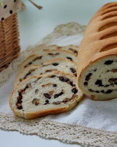 Батон с оливками и грецкими орехами