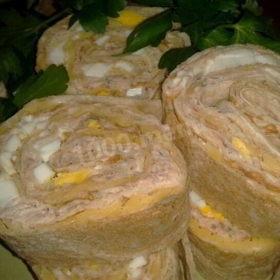 Рецепт фаршированного лаваша с рыбой, сыром, чесноком, зеленью