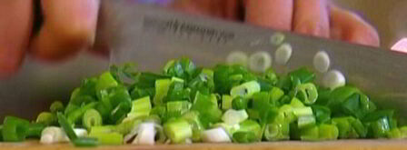 грибы с пармезаном и зеленым луком на чипсах из лаваша. Шаг 6