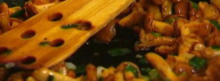 грибы с пармезаном и зеленым луком на чипсах из лаваша. Шаг 7