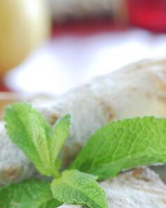 Конвертики из лаваша с грушами и шоколадом