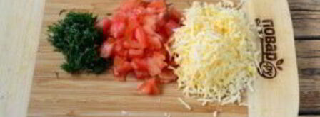 конвертики из лаваша с сыром и помидорами. Шаг 3