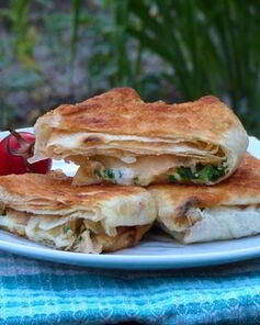 Конвертики из лаваша с сыром и зеленью