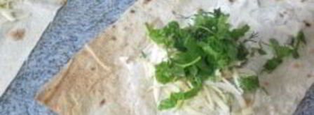 конвертики из лаваша с сыром и зеленью. Шаг 5