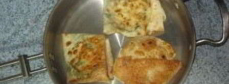 конвертики из лаваша с сыром и зеленью. Шаг 7