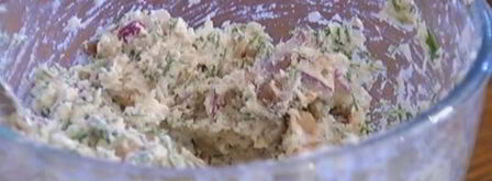 лаваш с копченой скумбрией, огурцом и хреном. Шаг 6