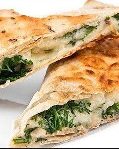 Сулугуни в лаваше на сковороде