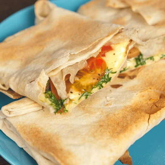 Рецепт жареного лаваша с сыром и помидорами