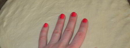 ароматная фокачча с помидорками черри и чесночным маслом. Шаг 8