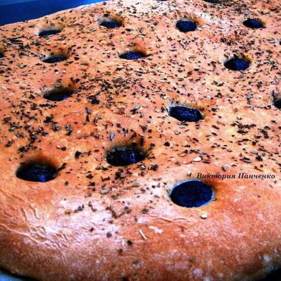 Рецепт фокаччи из муки двух сортов с маслинами и травами