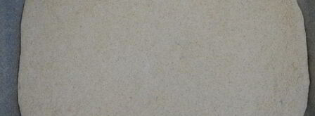 фокачча из муки двух сортов с маслинами и травами. Шаг 3