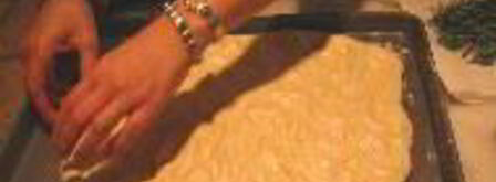 фокачча с розмарином и фокачча с оливками и томатами. Шаг 9