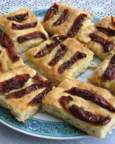 Фокачча с вялеными помидорами