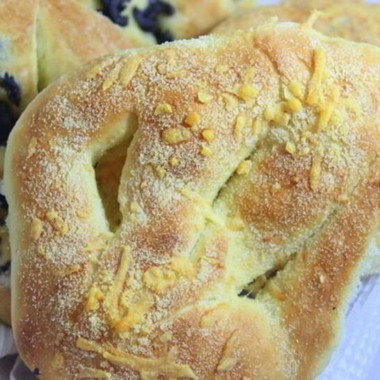 Рецепт лепешек с сыром и маслинами