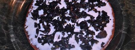 сладкая лепешка с базиликом, фетаксой и томатами. Шаг 6